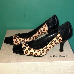 Square toe leopard print/patent leather pump